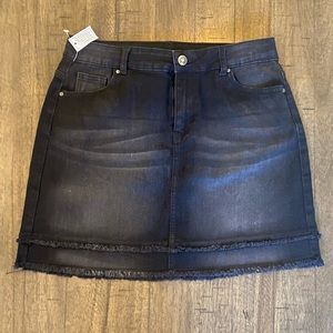Y2K 3/10 Black denim skirt NWT